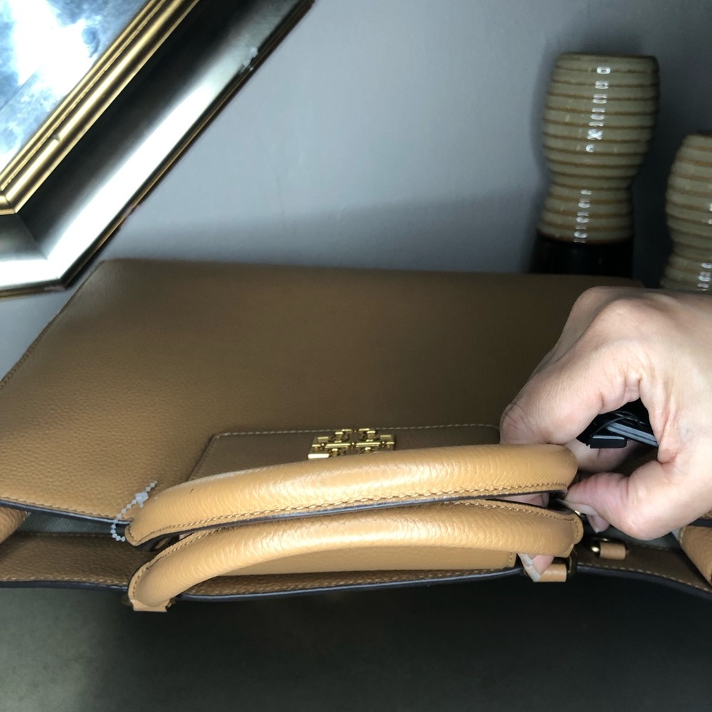 Tory Burch Britten tan pebbled leather satchel. - Picture 10 of 13